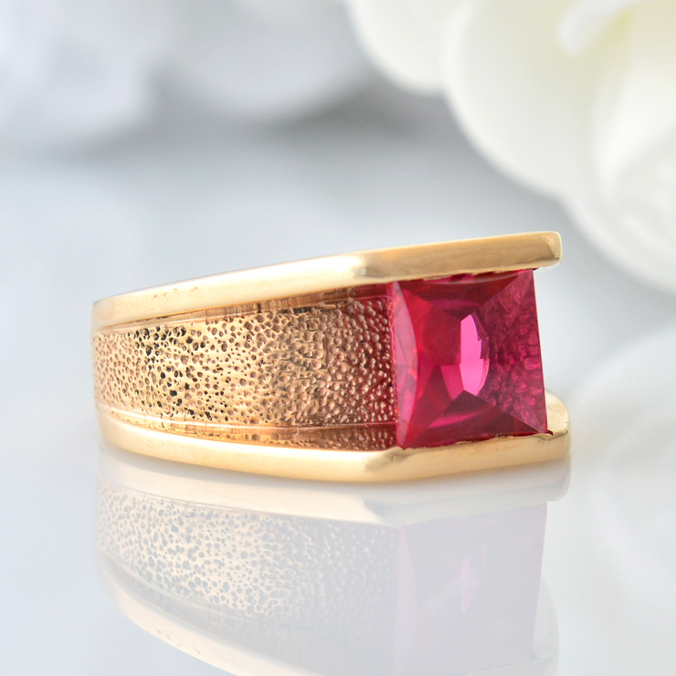 Previously Loved 10Kt Yellow Gold with Red Stone Men's Ring